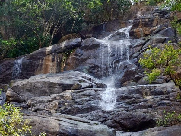 Kiliyur waterfall
